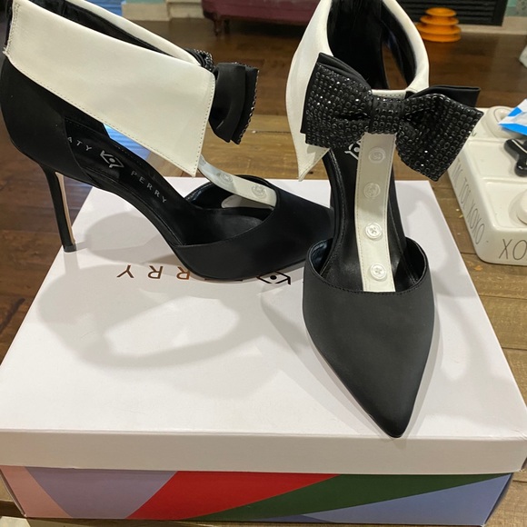 COPY - Katy Perry shoes - Picture 2 of 7